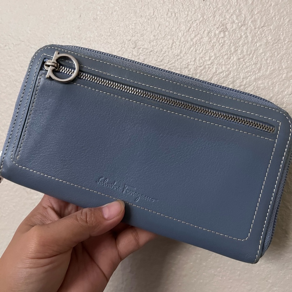 SOLD!!!


Salvatore Ferragamo